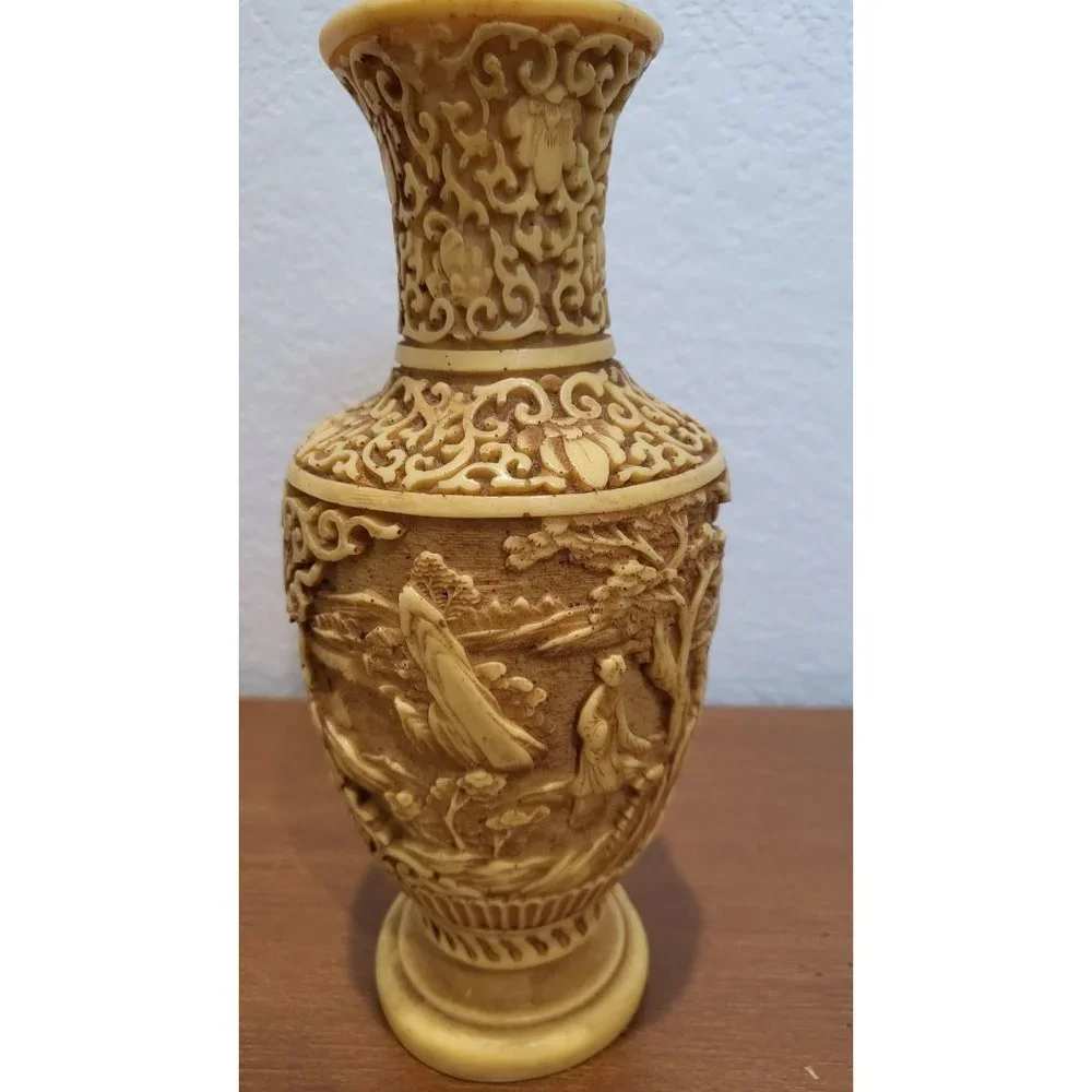 Asian Resin Vase‎